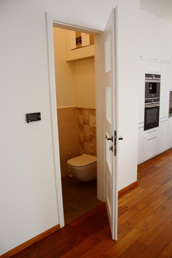 Premium Apartment Near Banska Bystrica Square With Two Big Bedrooms 外观 照片