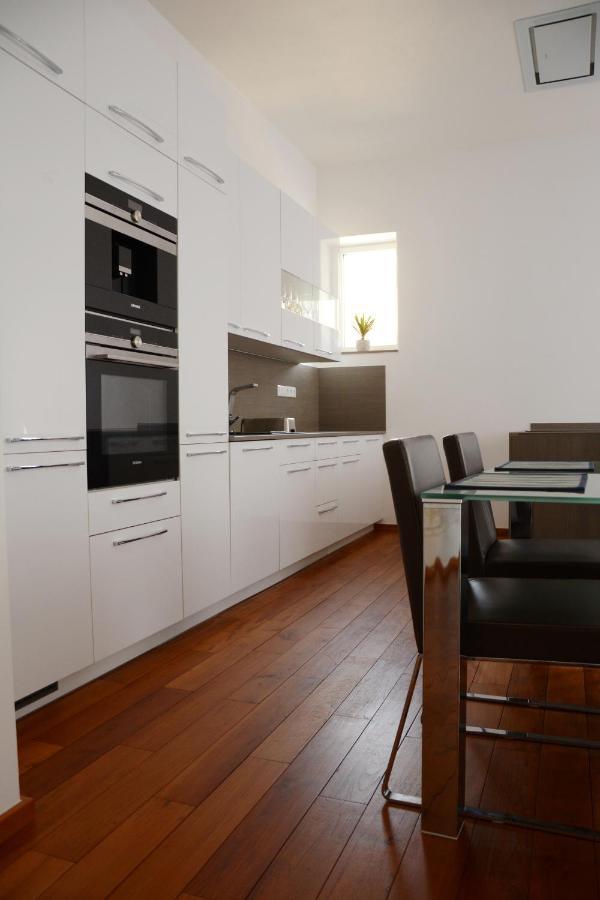 Premium Apartment Near Banska Bystrica Square With Two Big Bedrooms 外观 照片