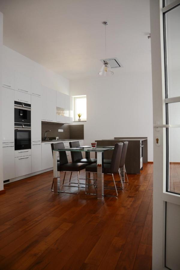 Premium Apartment Near Banska Bystrica Square With Two Big Bedrooms 外观 照片